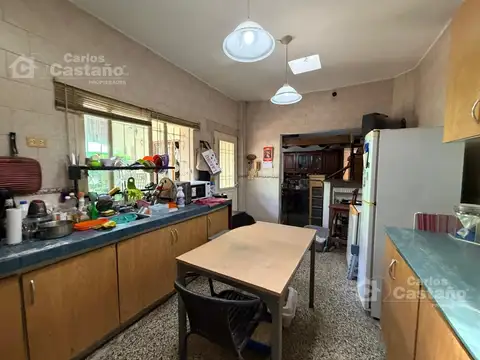 Casa 5 ambientes con 2 baños