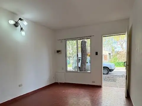 Casa 2 ambientes con 1 baño