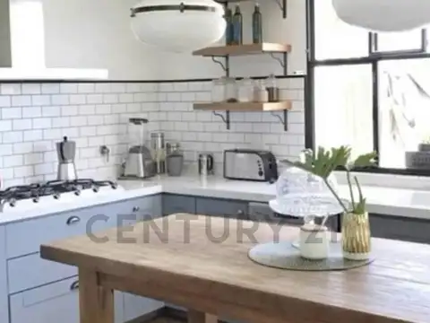 Casa 6 ambientes con 4 baños
