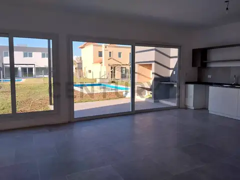Casa en Venta con 3 cocheras