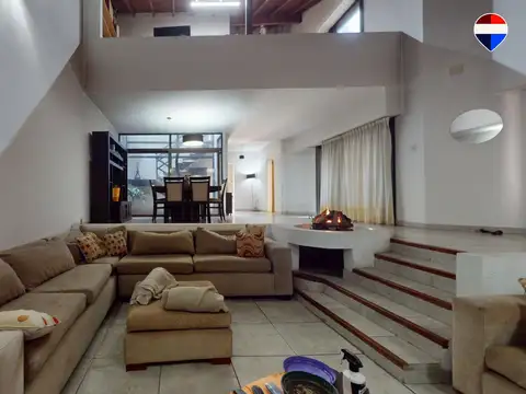 CASA 4 AMBIENTES,2 COCHERAS,PILETA LOMAS DE ZAMORA