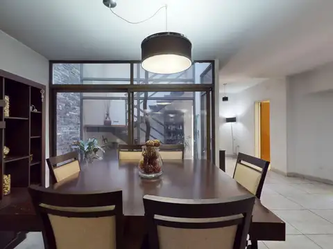 CASA 4 AMBIENTES,2 COCHERAS,PILETA LOMAS DE ZAMORA