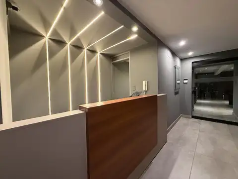 HAUSER vende amplia oficina totalmente renovada en calle Pedro Molina!