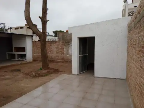 SE VENDE CASA COMO NUEVA, 3 DORM., PATIO, COCHERAS Y MAS!!!