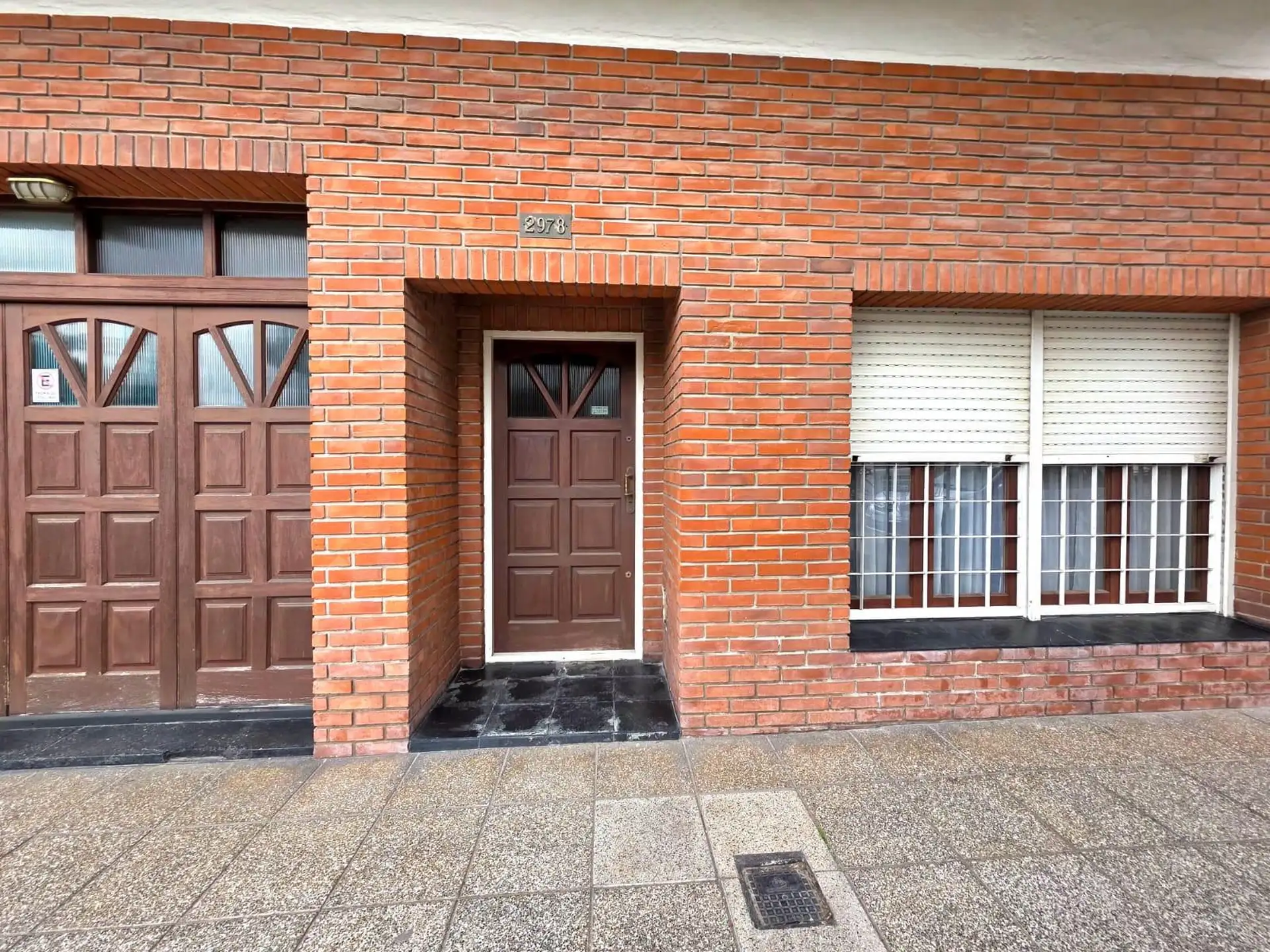 Venta Casa 4 ambientes, con jardin y cochera, zona San Jose