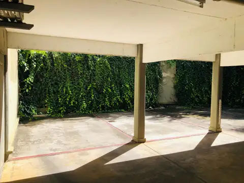 Excelente Cochera a 50 mts de la Av. Santa Fe 