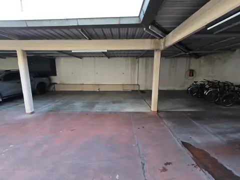 Cochera en Lanusita, Portón automatizado