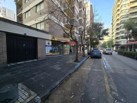 Cochera en Lanusita, Portón automatizado