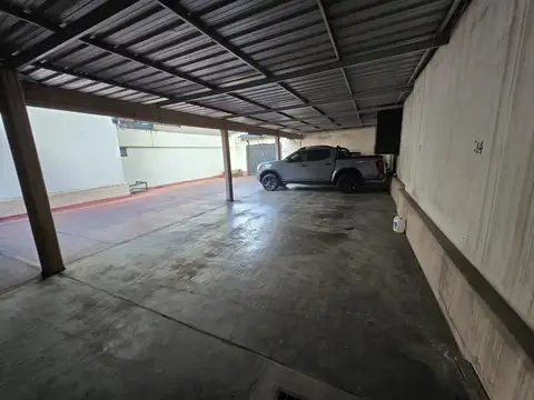 Cochera en Lanusita, Portón automatizado