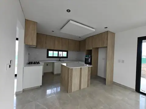 Casa 5 ambientes con 3 baños