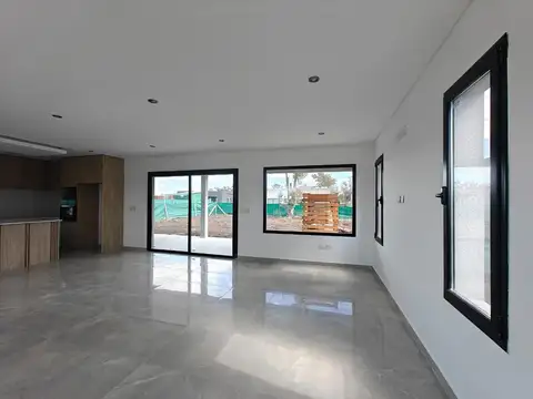 Casa en Venta en Pilar Del Este, USD 215.000