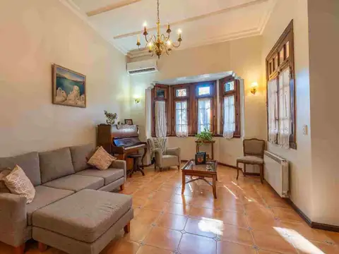 VENTA CASA 6 AMB  BANFIELD OESTE  LOMAS DE ZAMORA 