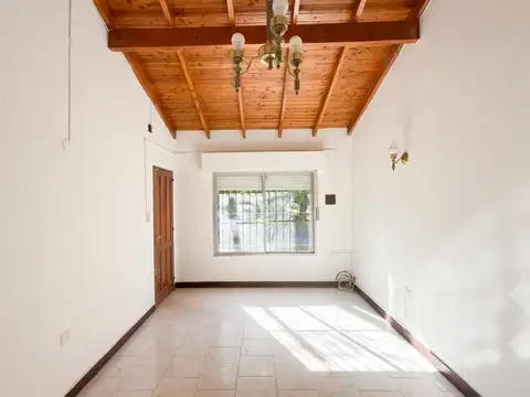 Casa en Alquiler con 1 cochera