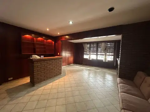 Casa 8 ambientes con 1 baño