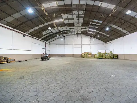 Depósito de 1.185 m2 dentro de parque industrial multipropósito