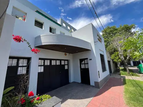 Excelente Casa de 3 Dormitorios con Cochera en venta