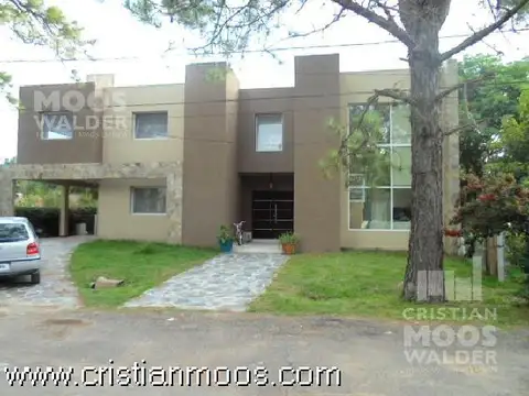 Casa 5 ambientes con 3 baños