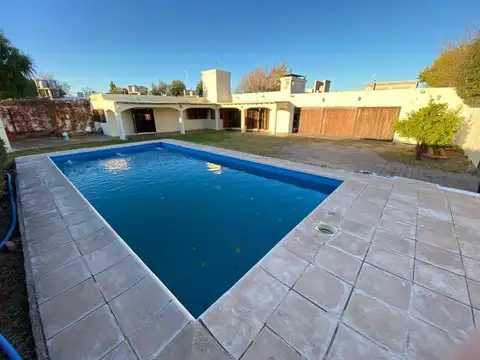 AMPLIA PROPIEDAD EN VISTALBA