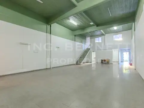 Excelente Galpón - Sobre 7,85 x 36 mts - Impecable estado -