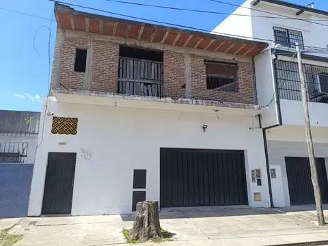CASA CON DOS GALPONES EN VILLA MADERO