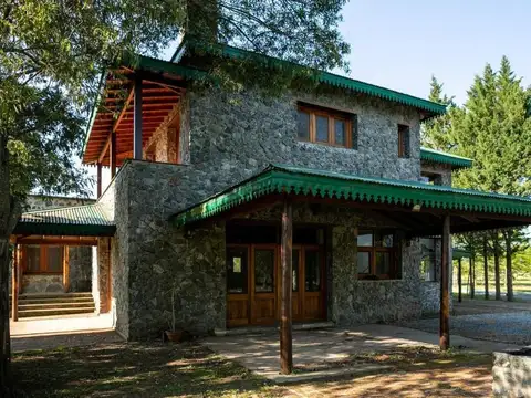 Casa en Venta con 3 cocheras