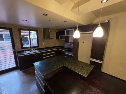 Venta de casa Ciudad, Mendoza. 6 ambientes.