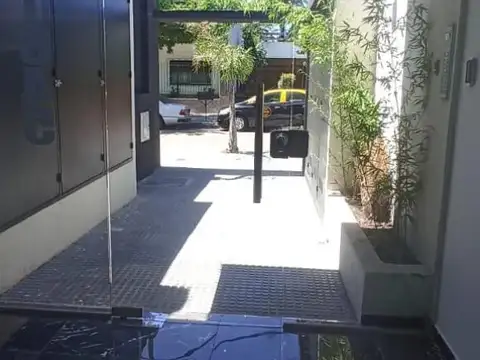 COCHERA CUBIERTA EN EDIFICIO