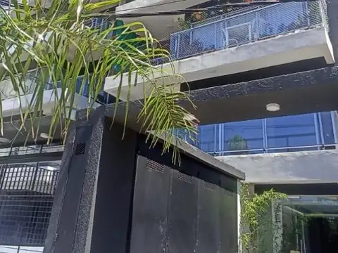 COCHERA CUBIERTA EN EDIFICIO