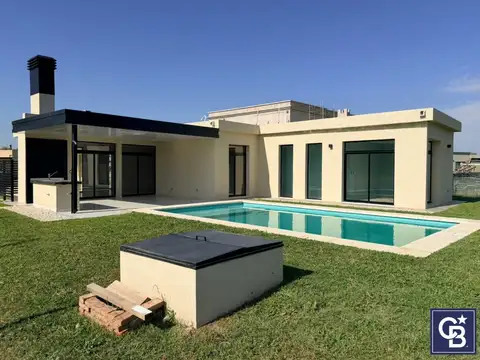 Venta de Casa 4 ambientes con pileta en Medal Country Club, Pilar