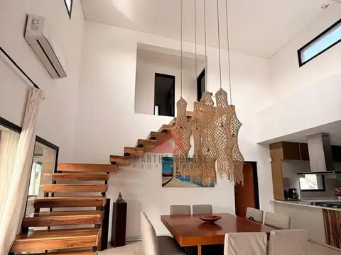 Casa 4 ambientes con 2 baños