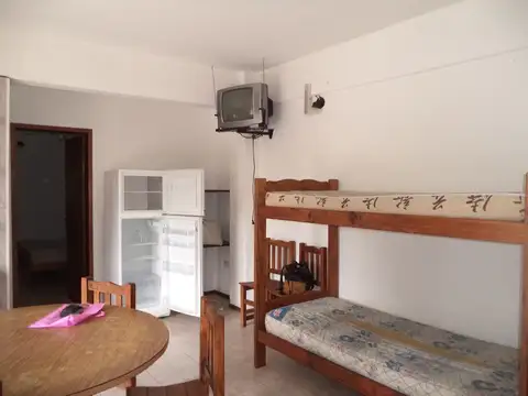 ALQUILO VIVIENDA AVDA 3 ZONA SUR DEPTO. AMPLIO 2 DOR: A2188C