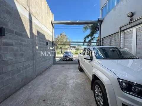 Av. Gaona 8000. Entre Rafael Obligado y Echeverria