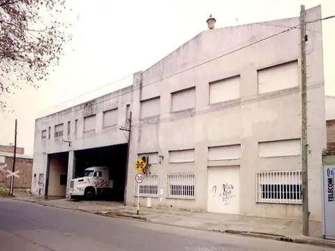 Galpón logistico de 2.700m² en imperdible ubicación y salida a 2 calles