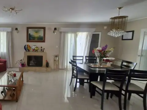 VENTA DE EXCLUSIVA RESIDENCIA EN VIÑAS DEL TORREÓN