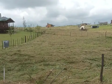 REMAX VENDE TERRENO EN YACANTO 