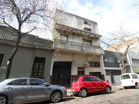 Gran Propiedad en 3 Plantas sobre Lote Propio (210 m²) – Ideal Inversión / Desar