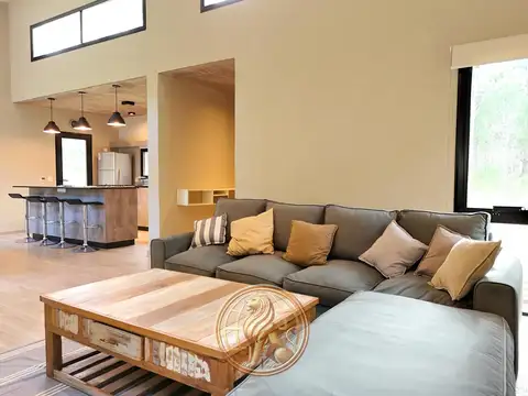 Casa 4 ambientes con 2 baños