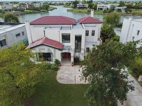 Casa en alquiler El Cantón Norte a la laguna - 3 dorm - Playroom - Pileta