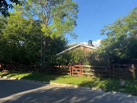 CASA DE TRES DORMITORIOS EN MINA CLAVERO CENTRO