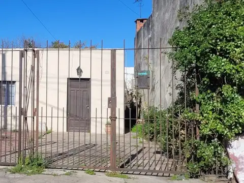 CASA EN VENTA, 3 AMBIENTES, BERNAL