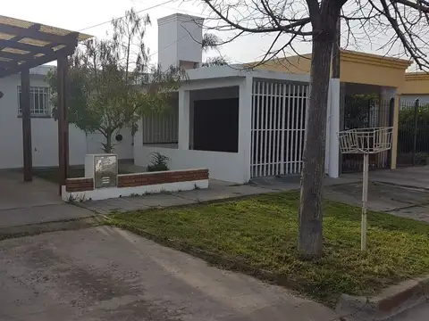 Vendo casa B. Parque Acindar 3 Dormitorios salida calle Brow