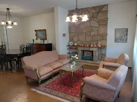 Casa venta sobre calle belgrano ciudad Mendoza 