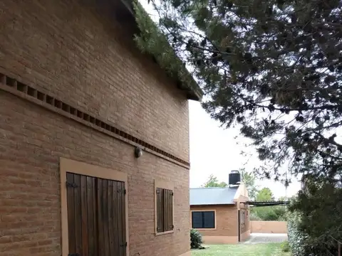 Casa en venta - 4 Dormitorios 2 Baños - Monte Hermoso