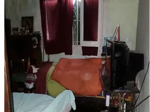 ¡CASA + DEPARTAMENTO EN VENTA! TODO EN LOTE PROPIO. Constitución al 2.900, en San Justo