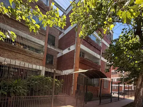 3AMB EN COMPLEJO CON ESPACIOS VERDES EN QUILMES