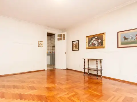 Casa de 4 ambientes en Venta en Adrogué con jardín