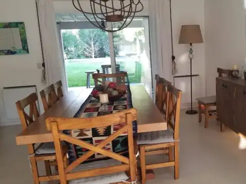 Casa 5 ambientes con 2 baños