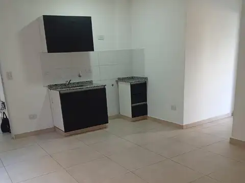 Dpto. de 2 amb. al frente con Terraza propia