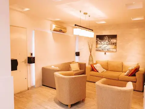 Casa en Venta con 4 cocheras