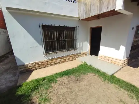 Casa en Alquiler con 1 cochera